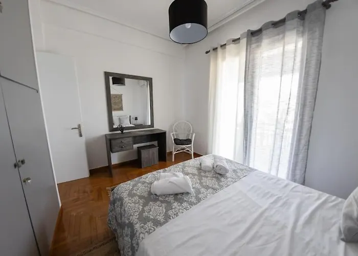 The Waves Monodhéndrion