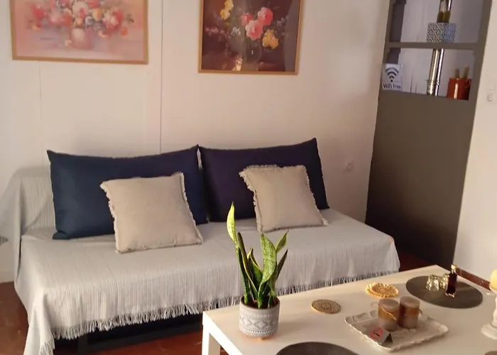 The Waves Monodhéndrion